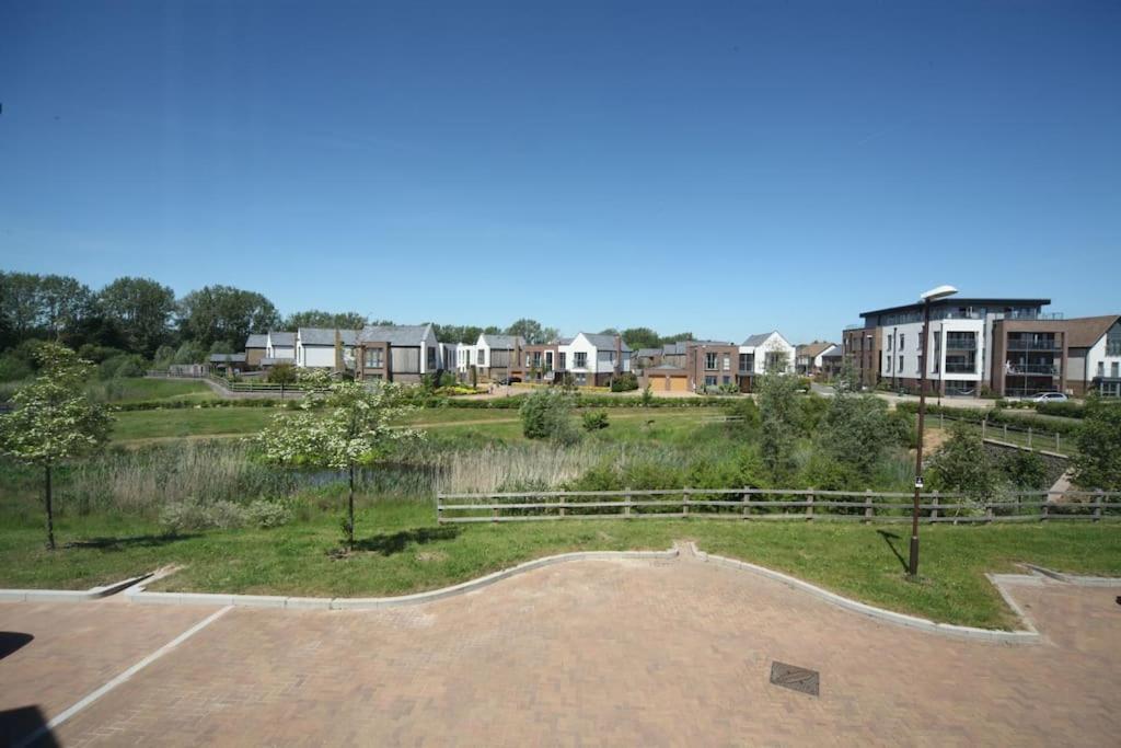 Beautiful 4bh With Study - 8' Walk To Lake- Ideal For Contractors, Business And Family! Milton Keynes