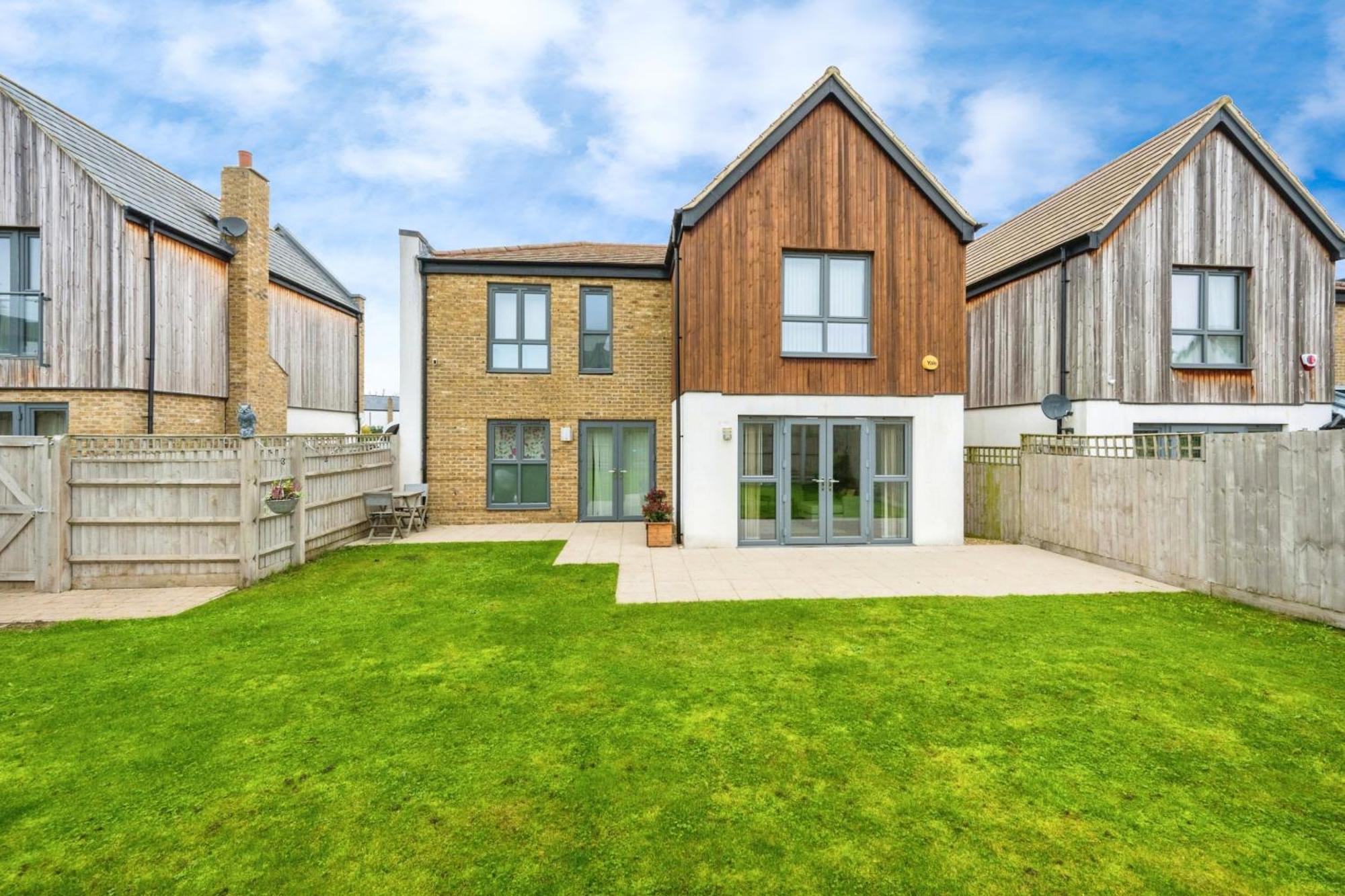 Beautiful 4bh With Study - 8' Walk To Lake- Ideal For Contractors, Business And Family! Holiday home Milton Keynes