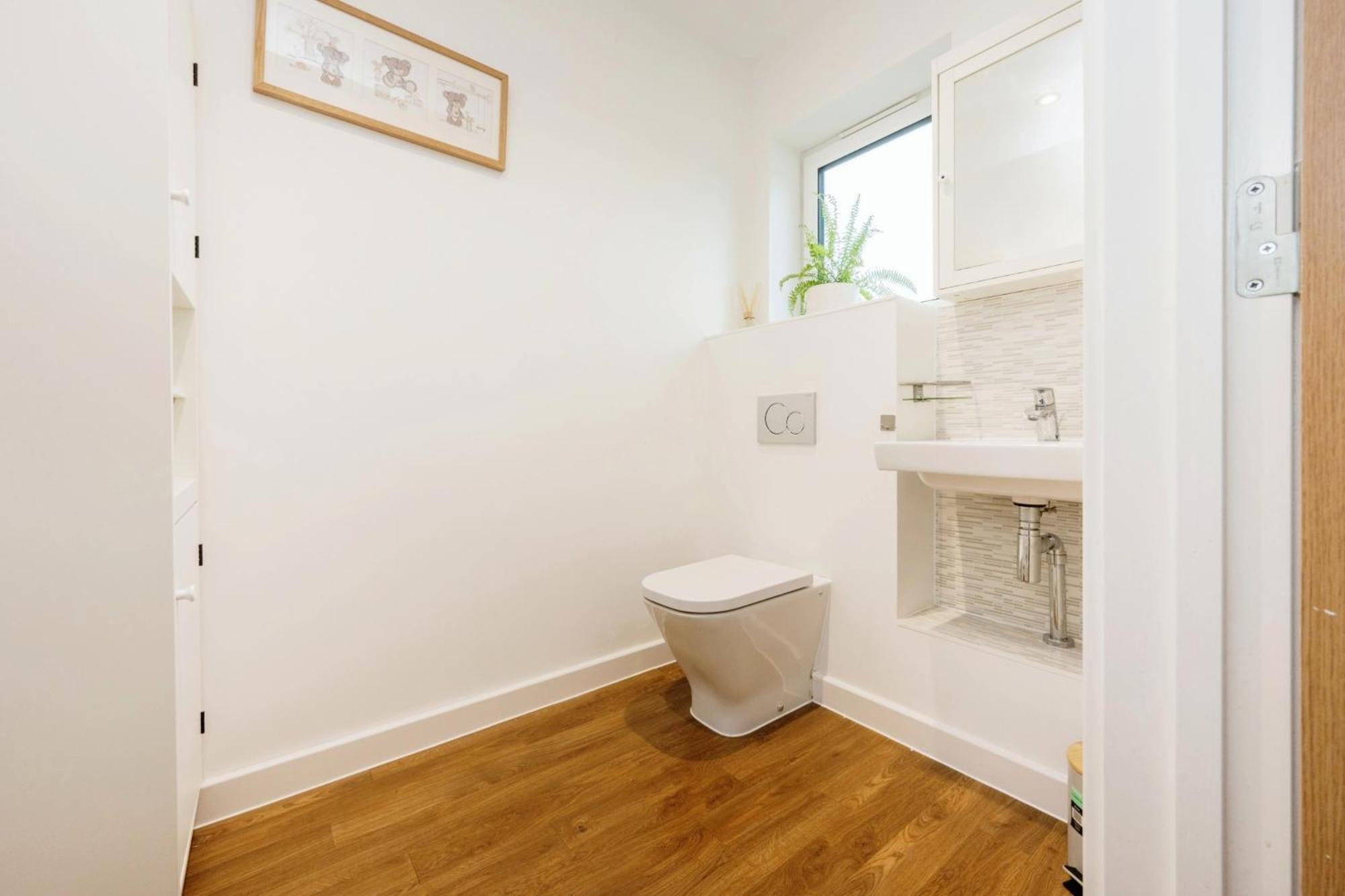 Holiday home Beautiful 4bh With Study - 8' Walk To Lake- Ideal For Contractors, Business And Family!